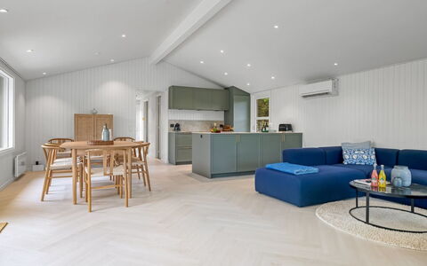 Talvikki - 1.2Km from the Sea: Pavimentazione, Interior Design, Pavimento, Legna, Mobilia, Soffitto, Pavimento In Legno, Soggiorno, Camera, Pavimento Laminato