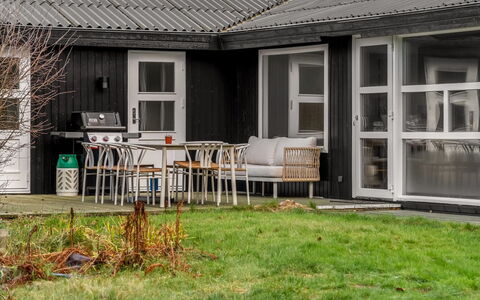 Talvikki - 1.2Km from the Sea: Legna, Casa, Portico, Deck, Latifoglie, Tetto, Color Legno, Pavimento In Legno, Eco Hotel