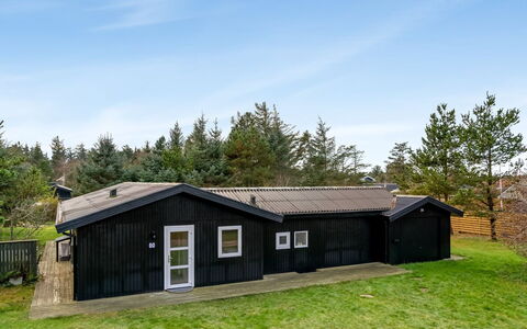 Talvikki - 1.2Km from the Sea: Legna, Casa, Portico, Deck, Latifoglie, Tetto, Color Legno, Pavimento In Legno, Eco Hotel