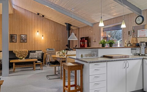 Anne - 30Km from the Sea: Mobilia, Legna, Soffitto, Pavimentazione, Interior Design, Cucina, Lampada, Sedia, Pavimento, Cucina & Sala Da Pranzo Tavolo
