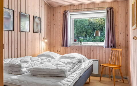 Anne - 30Km from the Sea: Camera Da Letto, Letto, Lenzuolo, Legna, Bedding, Mobilia, Interior Design, Casa, Telaio Del Letto, Soffitto