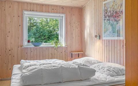 Anne - 30Km from the Sea: Legna, Camera Da Letto, Interior Design, Mobilia, Soffitto, Letto, Pavimentazione, Lenzuolo, Bedding, Pavimento