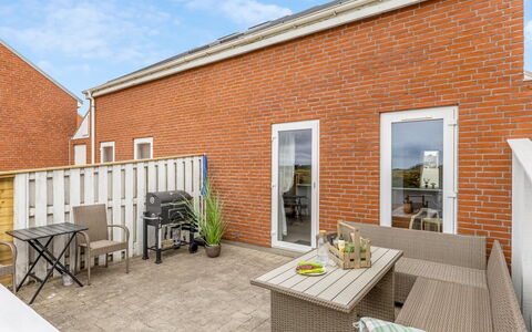 Steffan - 2.3Km from the Sea: Pavimentazione, Pavimento, Soffitto, Interior Design, Controsoffitto, Cucina, Cabinetry, Camera, Apparecchio Major, Lampada