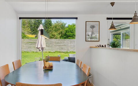 Guthfrith - 1.4Km from the Sea: Mobilia, Interior Design, Pavimentazione, Sedia, Tavolo, Sala Da Pranzo, Cucina & Sala Da Pranzo Tavolo, Legna, Pavimento, Soffitto
