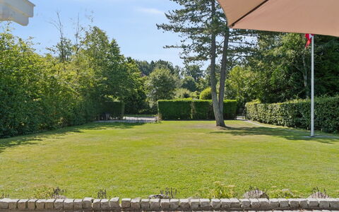 Guthfrith - 1.4Km from the Sea: Arbusto, Giardino, Shade, Lotto, Prato, Landscaping, Cortile, Flagstone, Parco