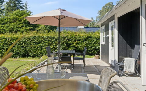 Guthfrith - 1.4Km from the Sea: Vegetazione, Arbusto, Primavera, Villetta, Giardino, Shade, Backyard, Cortile, Sedia