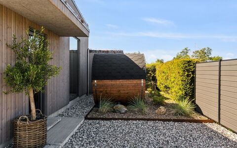 Elvie - 150M from the Sea: Legna, Casa, Portico, Deck, Latifoglie, Tetto, Color Legno, Pavimento In Legno, Eco Hotel