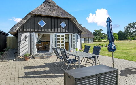 Ronja - 1.3Km from the Sea: Legna, Mobilia, Appartamento, Camera, Soffitto, Color Legno, Sedia, Latifoglie, Vernice, Legname