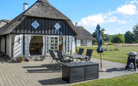 Ronja - 1.3Km from the Sea: Legna, Mobilia, Appartamento, Camera, Soffitto, Color Legno, Sedia, Latifoglie, Vernice, Legname