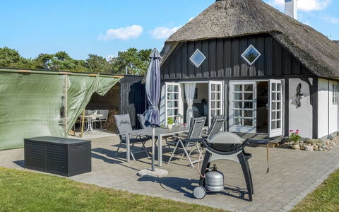 Ronja - 1.3Km from the Sea: Legna, Mobilia, Appartamento, Camera, Soffitto, Color Legno, Sedia, Latifoglie, Vernice, Legname