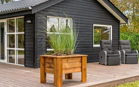 Silvia - from the Sea: Tetto, Casa, Porta, Villetta, Shade, Raccordo, Cortile, Estate, Backyard