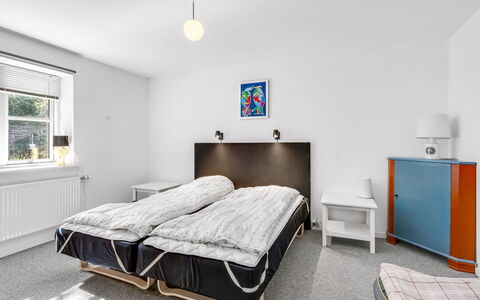 Lutz - 340M from the Sea: Mobilia, Letto, Camera Da Letto, Interior Design, Soffitto, Pavimento, Pavimentazione, Lenzuolo, Bedding, Camera