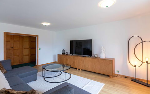 Champ de Brent: Interior Design, Pavimentazione, Mobilia, Legna, Pavimento, Soffitto, Illuminazione, Divano, Soggiorno, Camera