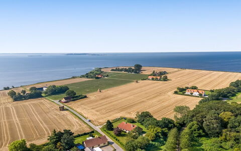 Makrina - 300M from the Sea: Villetta, Backyard, Cortile, Edifici Giardino, Capannone, Raccordo, Mobili Da Esterno, Log Cabin, Struttura Esterna, Baracca