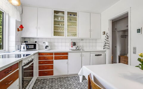 Makrina - 300M from the Sea: Villetta, Backyard, Cortile, Edifici Giardino, Capannone, Raccordo, Mobili Da Esterno, Log Cabin, Struttura Esterna, Baracca