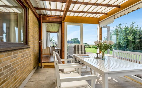 Makrina - 300M from the Sea: Villetta, Backyard, Cortile, Edifici Giardino, Capannone, Raccordo, Mobili Da Esterno, Log Cabin, Struttura Esterna, Baracca