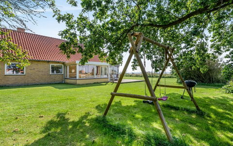Makrina - 300M from the Sea: Villetta, Backyard, Cortile, Edifici Giardino, Capannone, Raccordo, Mobili Da Esterno, Log Cabin, Struttura Esterna, Baracca