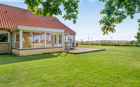 Makrina - 300M from the Sea: Villetta, Backyard, Cortile, Edifici Giardino, Capannone, Raccordo, Mobili Da Esterno, Log Cabin, Struttura Esterna, Baracca