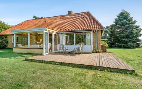 Makrina - 300M from the Sea: Villetta, Backyard, Cortile, Edifici Giardino, Capannone, Raccordo, Mobili Da Esterno, Log Cabin, Struttura Esterna, Baracca