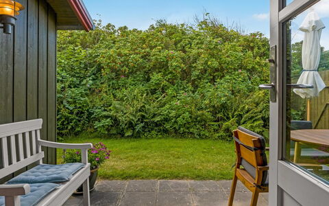 Nikolce - 500M from the Sea: Villetta, Backyard, Cortile, Edifici Giardino, Capannone, Raccordo, Mobili Da Esterno, Log Cabin, Struttura Esterna, Baracca