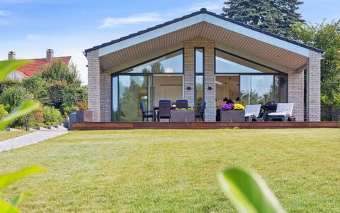 Troels - 945M from the Sea: Villetta, Backyard, Cortile, Edifici Giardino, Capannone, Raccordo, Mobili Da Esterno, Log Cabin, Struttura Esterna, Baracca