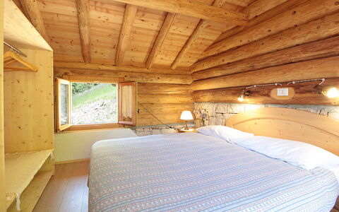 Baita Costa Di Gial: Legna, Interior Design, Pavimentazione, Soffitto, Camera, Latifoglie, Color Legno, Biancheria, Camera Da Letto, Letto