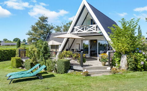 Murtuz - 50M from the Sea: Villetta, Backyard, Cortile, Edifici Giardino, Capannone, Raccordo, Mobili Da Esterno, Log Cabin, Struttura Esterna, Baracca