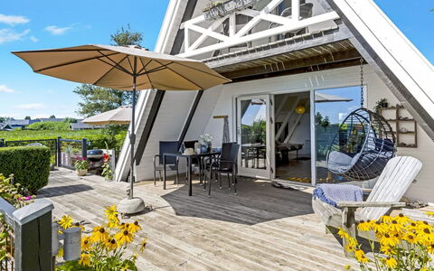 Murtuz - 50M from the Sea: Villetta, Backyard, Cortile, Edifici Giardino, Capannone, Raccordo, Mobili Da Esterno, Log Cabin, Struttura Esterna, Baracca
