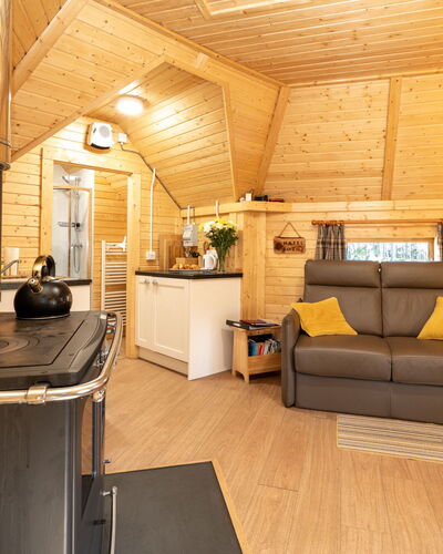 Hazel Bothy 101.9