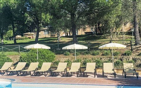 Montalcino 17: Mobili Da Esterno, Piscina, Ricorrere, Mobilia, Lettino, Shade, Eco Hotel, Hotel, Hacienda, Landscaping