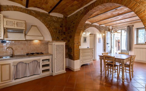 Montalcino 17: Interior Design, Pavimentazione, Mobilia, Soffitto, Legna, Cucina, Pavimento, Controsoffitto, Illuminazione, Camera