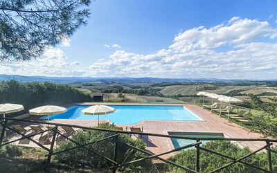 Montalcino 17: Piscina, Villa, Hotel