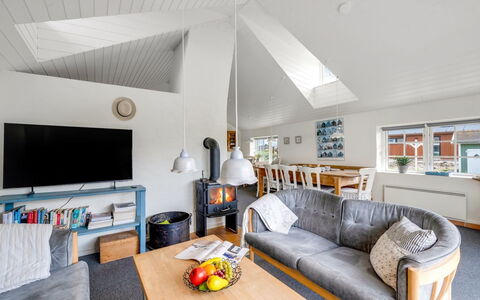 Reinhard - from the Sea: Interior Design, Mobilia, Pavimentazione, Legna, Soffitto, Divano, Pavimento, Soggiorno, Camera, Casa