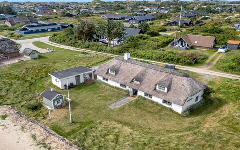 Reinhard - from the Sea: Villetta, Backyard, Cortile, Edifici Giardino, Capannone, Raccordo, Mobili Da Esterno, Log Cabin, Struttura Esterna, Baracca
