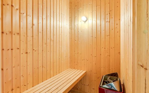 Angantir - 4.8Km from the Sea: Legna, Mobilia, Appartamento, Camera, Soffitto, Color Legno, Sedia, Latifoglie, Vernice, Legname