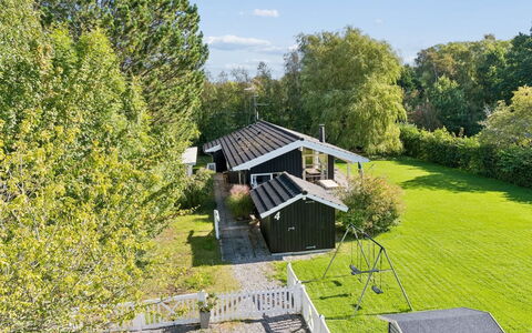 Erko - 575M from the Sea: Arbusto, Casa, Casa, Tetto, Villetta, Giardino, Groundcover, Prato, Estate, Shade