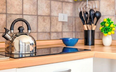 Angela House: Elettrodomestico Da Cucina, Cucina, Tavola, Controsoffitto, Elettrodomestico, Piccolo Apparecchio, Rubinetto