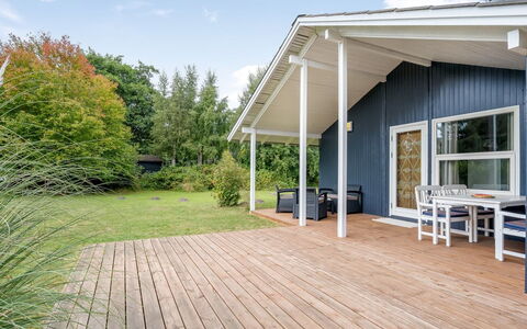 Aleth - 800M from the Sea: Tetto, Casa, Casa, Villetta, Porta, Raccordo, Deck, Portico, Plank, Latifoglie