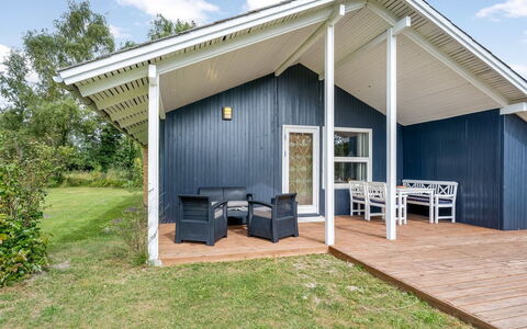 Aleth - 800M from the Sea: Tetto, Casa, Casa, Villetta, Porta, Raccordo, Deck, Portico, Plank, Latifoglie