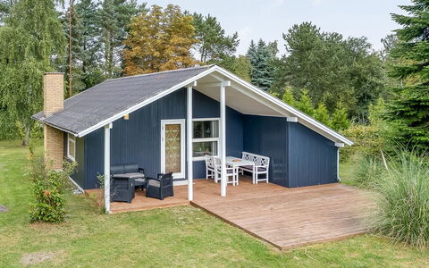 Aleth - 800M from the Sea: Tetto, Casa, Casa, Villetta, Porta, Raccordo, Deck, Portico, Plank, Latifoglie