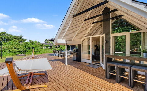 Erle - 830M from the Sea: Legna, Casa, Tetto, Architettura, Villetta, Casa, Portico, Latifoglie, Deck, Plank