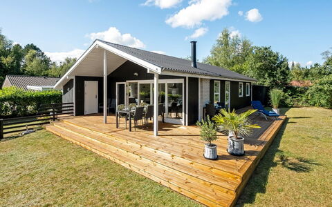 Lillebror - 7Km from the Sea: Villetta, Backyard, Cortile, Edifici Giardino, Capannone, Raccordo, Mobili Da Esterno, Log Cabin, Struttura Esterna, Baracca