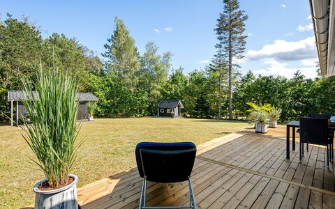 Lillebror - 7Km from the Sea: Villetta, Backyard, Cortile, Edifici Giardino, Capannone, Raccordo, Mobili Da Esterno, Log Cabin, Struttura Esterna, Baracca