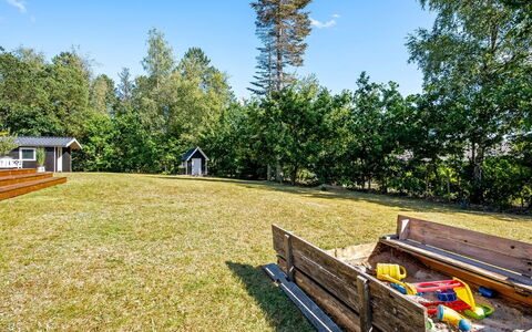 Lillebror - 7Km from the Sea: Villetta, Backyard, Cortile, Edifici Giardino, Capannone, Raccordo, Mobili Da Esterno, Log Cabin, Struttura Esterna, Baracca