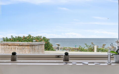 Dzavid - 50M from the Sea: Appartamento, Condominio, Estate, Balcone, Villa, Hotel