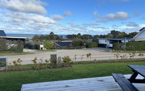 Siljan - 400M from the Sea: Cielo, Nube, Tetto, Lotto, Casa, Villetta, Cumulo, Landscaping, Prato