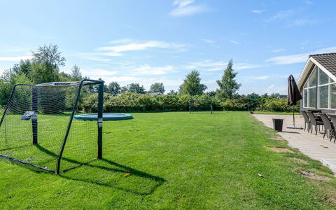 Jurgis - 900M from the Sea: Tetto, Casa, Casa, Villetta, Raccordo, Estate, Driveway, Edifici Giardino, Cortile, Capannone