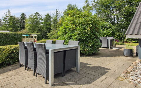Helke - 30Km from the Sea: Villetta, Backyard, Cortile, Edifici Giardino, Capannone, Raccordo, Mobili Da Esterno, Log Cabin, Struttura Esterna, Baracca