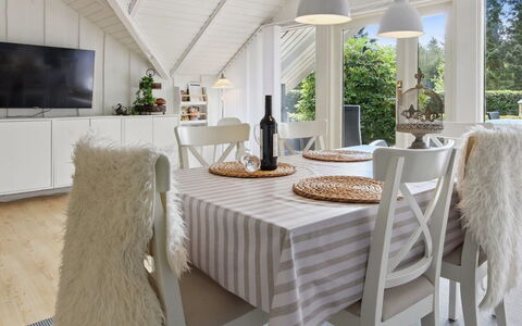 Helke - 30Km from the Sea: Villetta, Backyard, Cortile, Edifici Giardino, Capannone, Raccordo, Mobili Da Esterno, Log Cabin, Struttura Esterna, Baracca