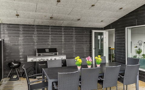 Fin - 150M from the Sea: Tetto, Casa, Casa, Villetta, Raccordo, Estate, Driveway, Edifici Giardino, Cortile, Capannone